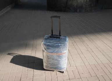 В Европе запретят упаковывать багаж в пластиковую плёнку