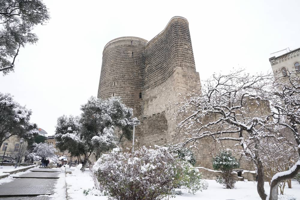 Девичая башня в Азербайджане, фото Caspi